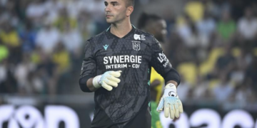 FC Nantes Goalkeeper Anthony Lopes Feigns Injury to Allow Teammates To Break Fast