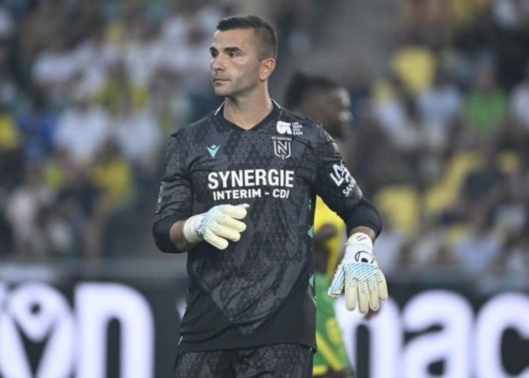 FC Nantes Goalkeeper Anthony Lopes Feigns Injury to Allow Teammates To Break Fast