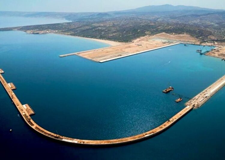 Morocco’s Ministry of Energy Transition and Sustainable Development announced Monday it is suspending the $1 billion liquefied natural gas terminal project at Nador West Med port.