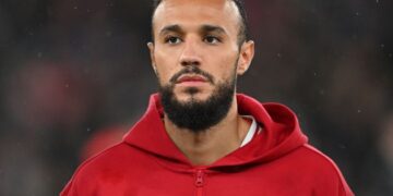 Bruno Fernandes has praise Noussair Mazraoui for his performance in Saturday’s 1‑0 win over Chelsea in the Premier League.