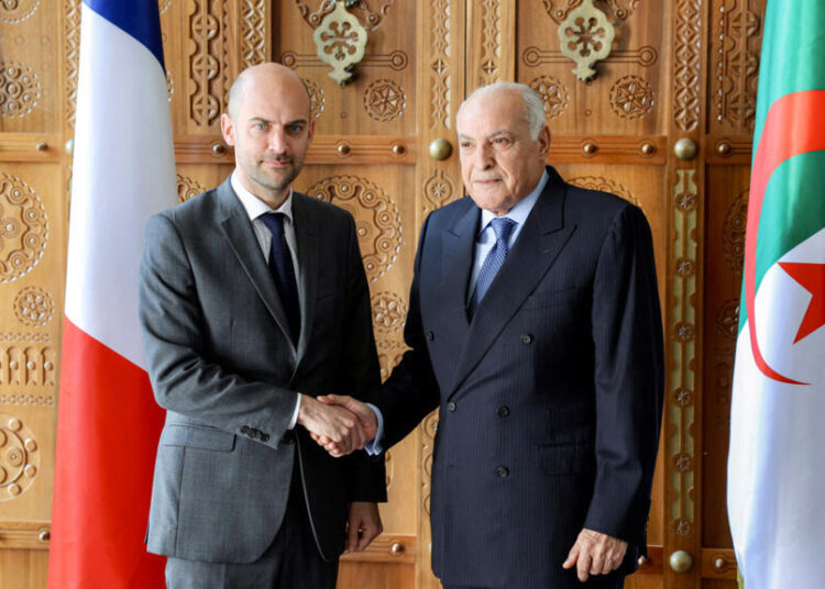 French Minister of Foreign Affairs Jean-Noël Barrot (left) received by Algerian Minister of Foreign Affairs Ahmed Attaf (right) at the Ministry’s headquarters in Algiers on April 6, 2025. © French Ministry for Europe and Foreign Affairs
