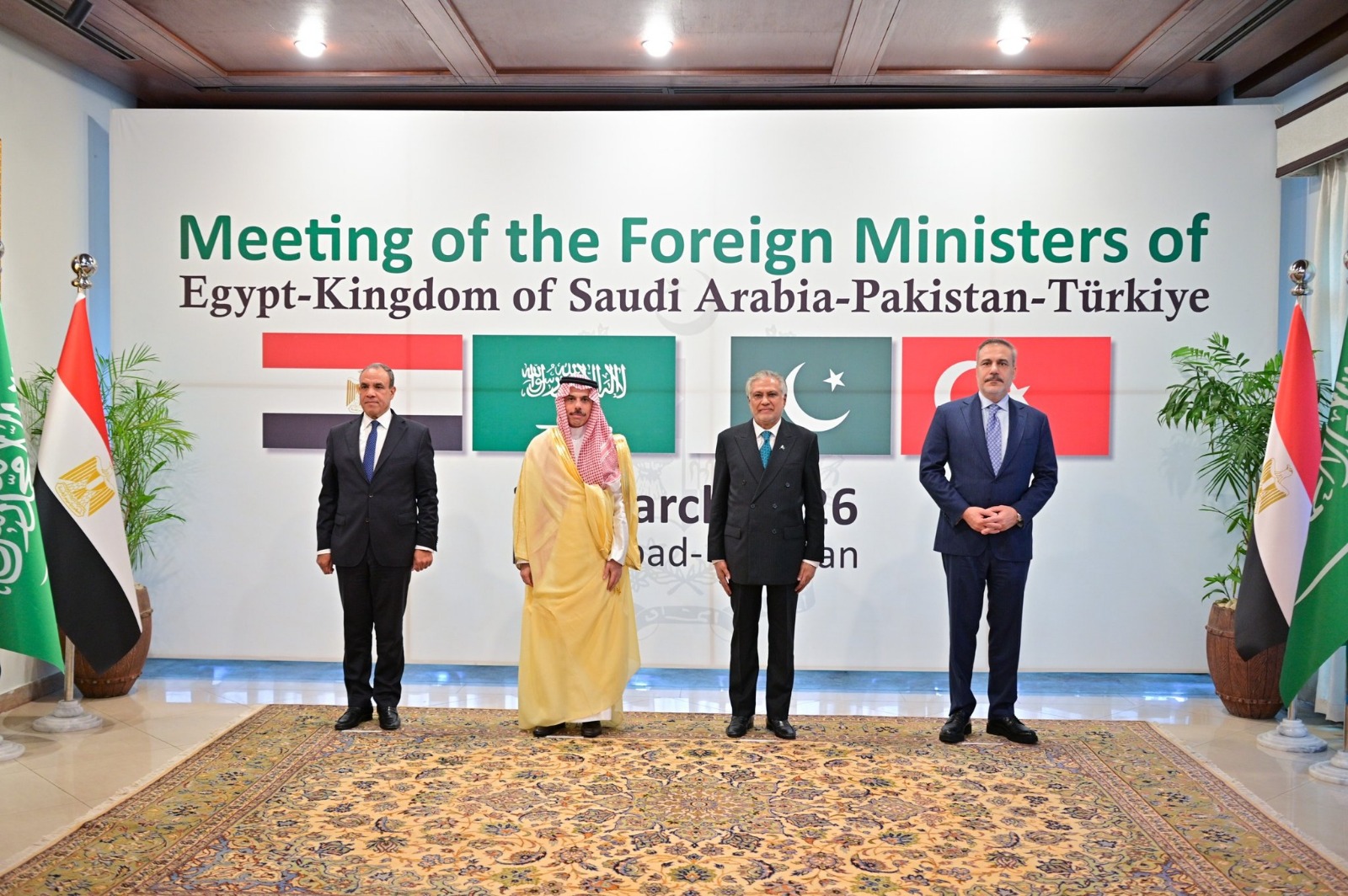 Pakistan Brings Saudi, Turkish, Egyptian Foreign Ministers Together as Iran War Escalates