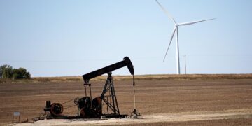 US Energy Secretary: Global Oil Prices Not High Enough to Curb Demand