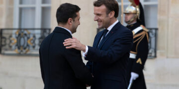 Zelensky Meets Macron in Paris to Discuss Tougher Sanctions on Russia