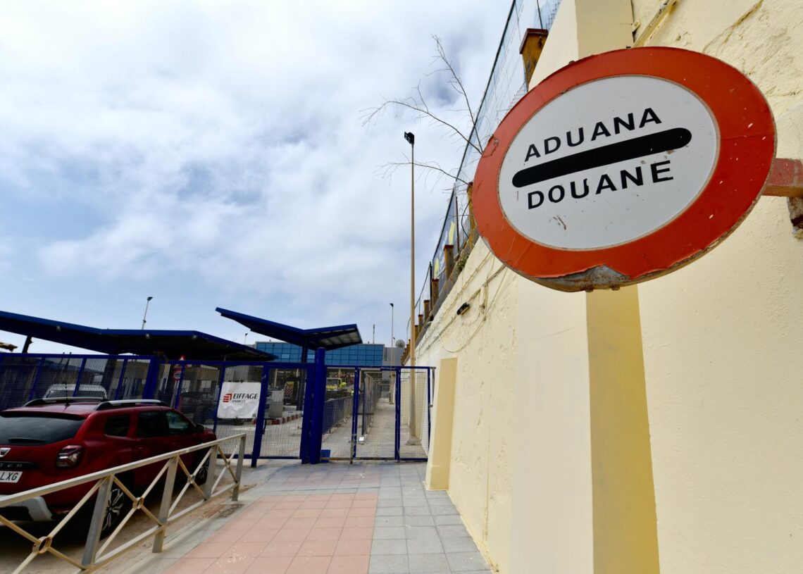 Ceuta has imported 4,122 tons of sand and gravel from Morocco through its commercial customs post since the border reopened.