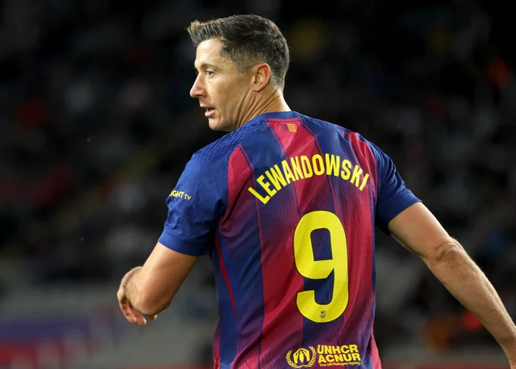 Lewandowski Faces 50% Salary Slash to Stay at Barcelona