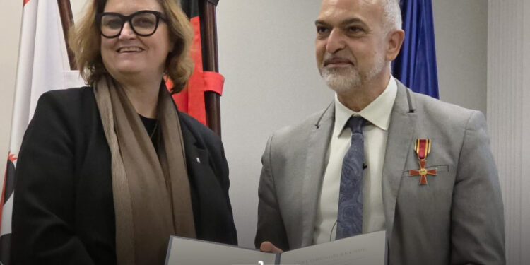 Sehouli being recognized by Ina Czyborra, the German senator for science, health and care