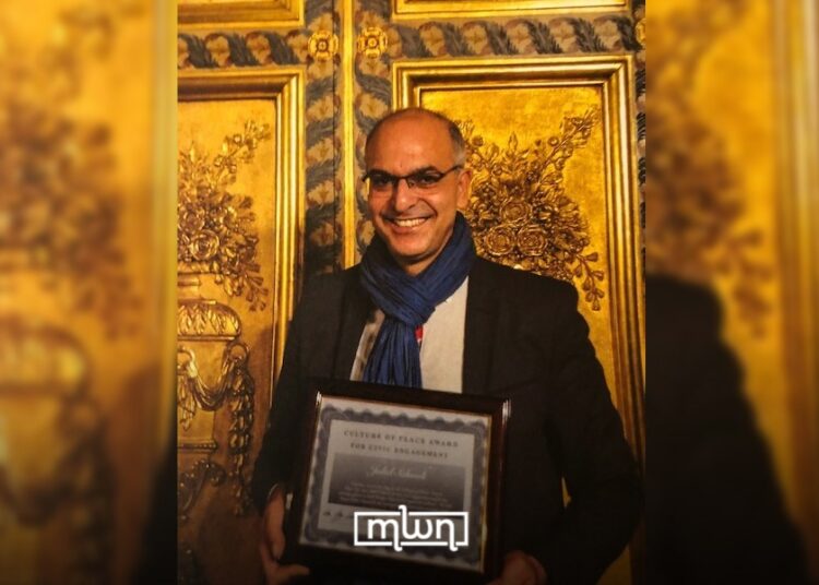Sehouli receiving Culture of Peace Award for Civic Engagement in Paris