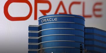 Oracle Plans Deep Job Cuts as AI Investment Weighs on Finances