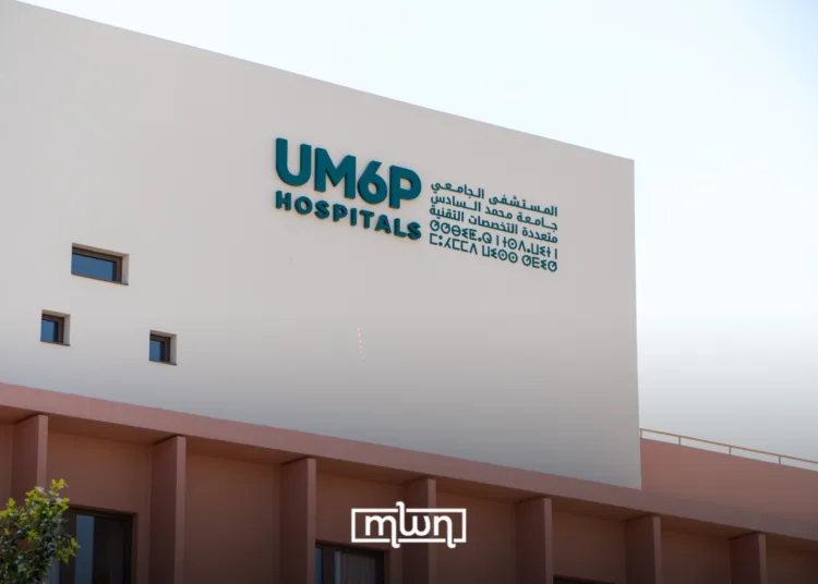 Spread across more than 70,000 square meters of built infrastructure, the teaching hospital operates at a cruising capacity of 400 beds distributed across three complementary poles: a general hospital, a rehabilitation center, and a geriatrics center.