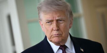 Trump Announces 25% Tariff on EU Vehicles Amid Trade Dispute