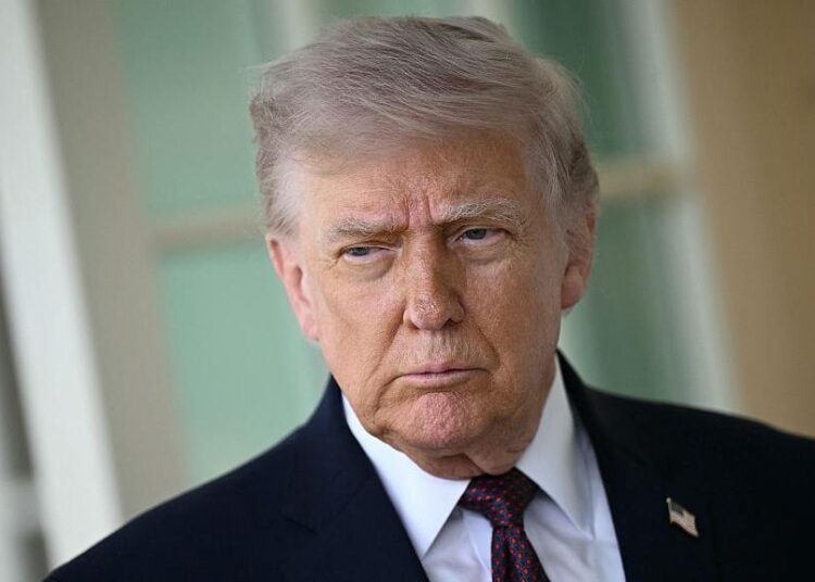 Trump Announces 25% Tariff on EU Vehicles Amid Trade Dispute