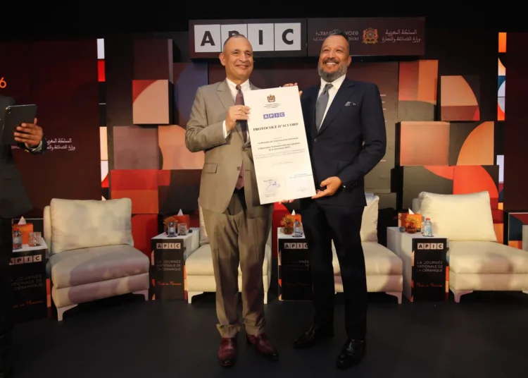 In a symbolic gesture, the protocol was signed directly on a ceramic tile – a nod, according to a press release, to “an industry deeply rooted in Moroccan know-how and resolutely oriented toward the future.”