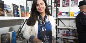 At SIEL, Khadija Shaqi presented at the Editions Dar Attaouhidi stand, “God Called Me,” a novel that places emotional life at the center.
