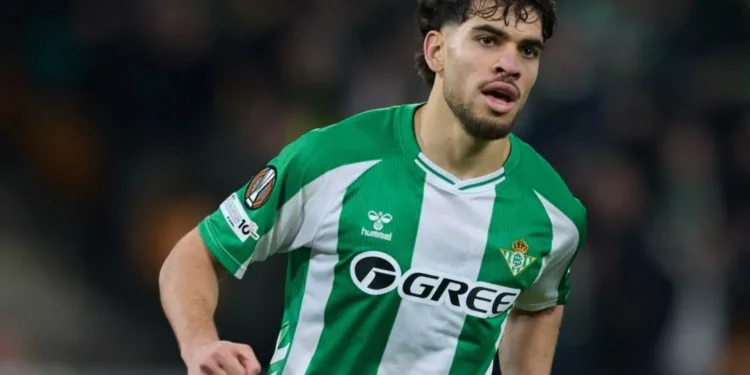 Moroccan international Abde Ezzalzouli delivered an impressive individual performance for Real Betis against Barcelona, earning recognition from Spanish newspaper AS despite his team's disappointing defeat.