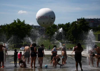 Europe Braces for Prolonged Heatwave, Temperatures Near 40C