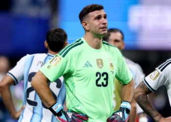 Dibu Martínez Questions His Future With Argentine National Team
