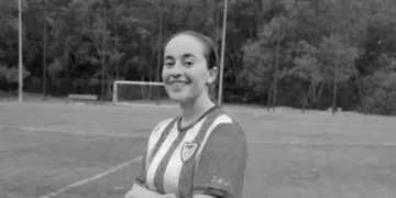 Moroccan footballer Faten Ben Omar El Azizi, who played for Morocco Athlétic Tangier, has died after attempting to swim to the Spanish enclave of Ceuta, according to local media reports. The tragedy has left Tangier's sports community in mourning.