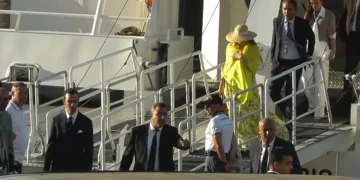 Crown Prince Moulay El Hassan, Princess Lalla Salma, and Princess Lalla Khadija arrived on the Italian island of Capri on the evening of July 1 for a summer vacation.