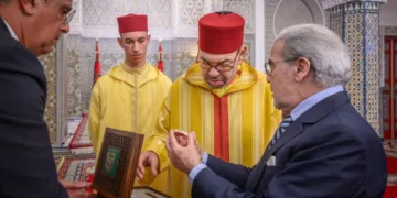 BAM Governor Hands Annual Report to King Mohammed VI, Reports 4.9% Economic Growth in 2025