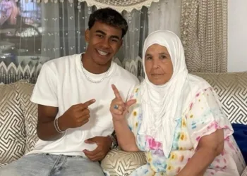 Celebrating her grandson’s World Cup triumph with Spain following a 1-0 victory over Argentina in the final, Fatima expressed her relief after a tense final and promised to prepare his favorite Moroccan dish, Rfissa, when he returns home.