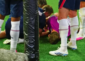 The midfielder Jordan Henderson will reportedly undergo surgery after breaking his arm during a post-match celebration following England's Round of 16 victory over Mexico at the 2026 FIFA World Cup.