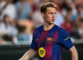 Barcelona midfielder Frenkie de Jong has publicly rejected what he described as “false” and damaging reports surrounding his fitness