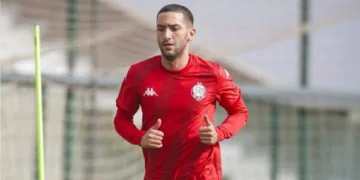 Moroccan international Hakim Ziyech has taken a new step in his ongoing dispute with Wydad AC, bringing a judicial bailiff with him to the club’s Mohamed Benjelloun Complex on Tuesday to document his presence and training arrangements.