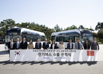 Korean and Moroccan officials pose during an electric bus handover ceremony at Hyundai Motor’s Jeonju plant on September 21.