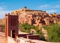 About 30 km from Ouarzazate rises the majestic Ksar of Ait Ben Haddou, a striking blend of oases, kasbahs, mountains, and valleys.