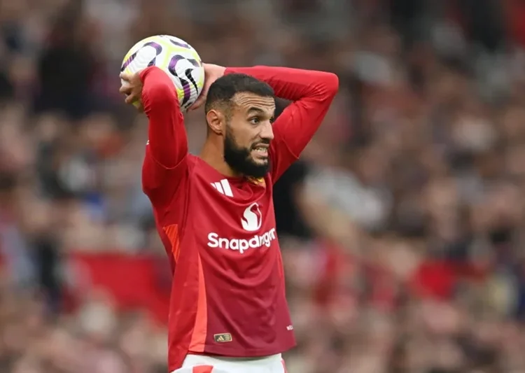 Moroccan defender Noussair Mazraoui has found himself at the center of calls from Manchester United supporters for changes to the team’s starting lineup following a difficult beginning to the Premier League season.