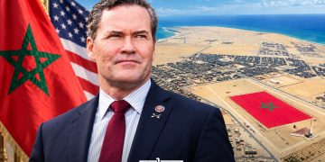 US Ambassador to the United Nations Mike Waltz pictured alongside the Moroccan and US flags, with an aerial view of Western Sahara in the background. (Designed by MWN team)