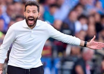 Valencia Sack Manager Carlos Corberan and CEO Ron Gourlay After Winless Start