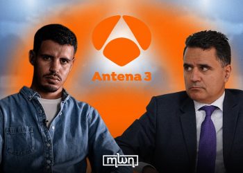 Moroccan author and political analyst Samir Bennis debates Taleb Alisalem on Antena 3.