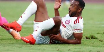 Moroccan international Ayoub El Kaabi suffered a serious leg injury during Olympiacos’ Greek Super League match against Volos on Saturday.