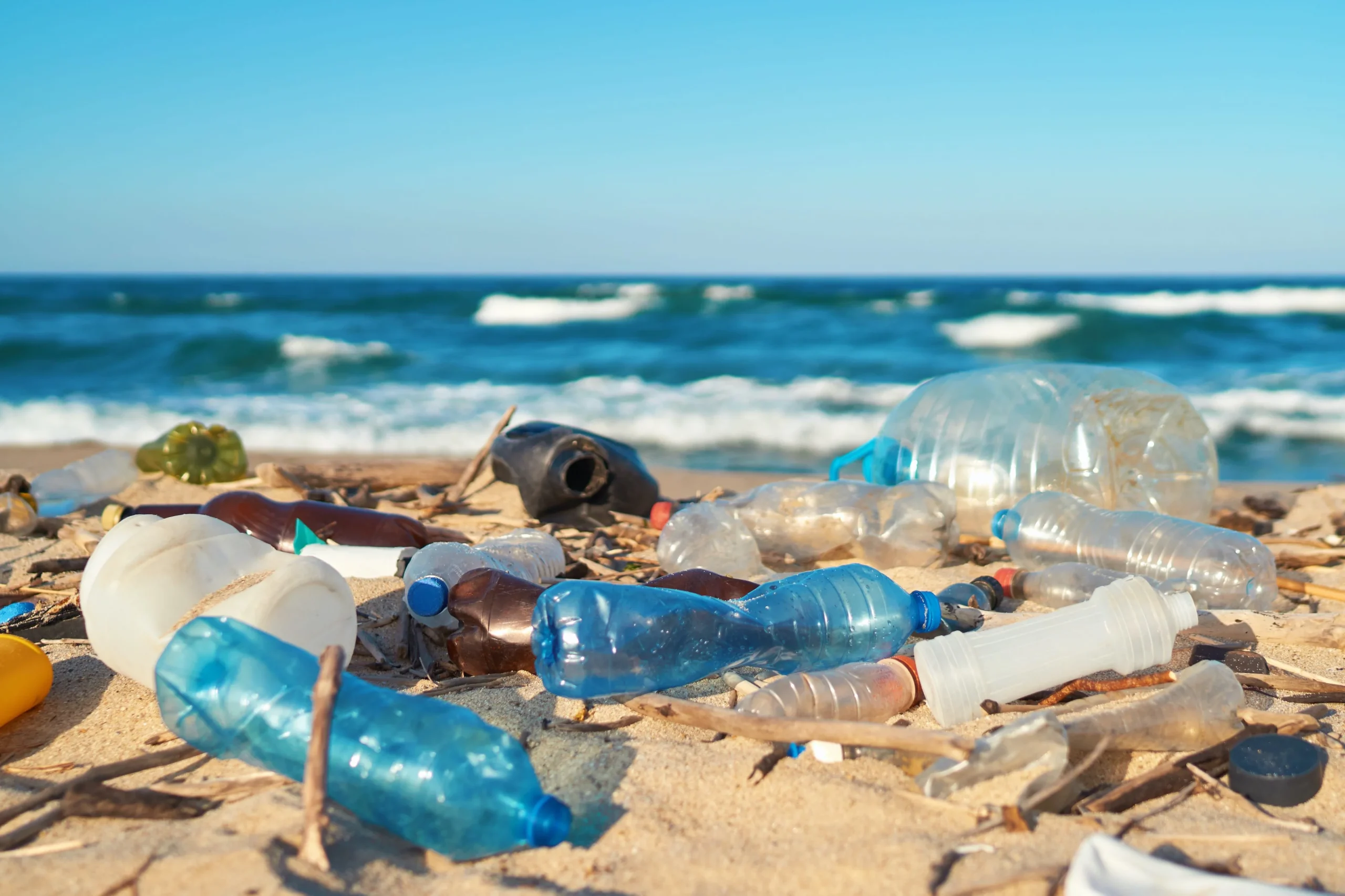 moroccoworldnews.com - Adil Faouzi - Plastic Pollution Costs Morocco $1.2 Billion a Year, Greenpeace Report Finds
