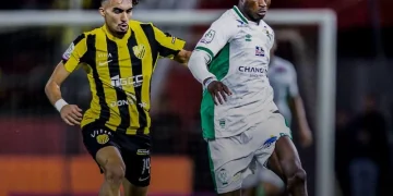 Raja Casablanca earned a point away to MAS Fes on Thursday after holding the Botola Pro leaders to a goalless draw despite playing