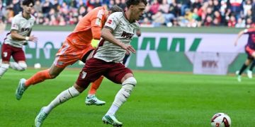 Augsburg forward Robin Fellhauer scored the fastest goal in Bundesliga history on Saturday after capitalizing on a costly mistake by Bayern Munich goalkeeper Manuel Neuer just eight seconds into their league encounter.