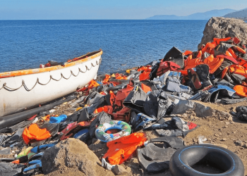 Spanish Police Besiege Trampolin Beach to Evict Over 3,000 Migrants