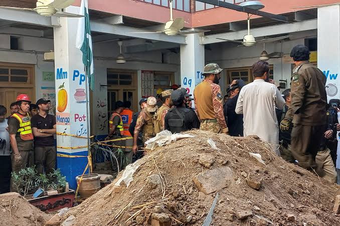 Army soldiers and rescue workers gather after a school roof collapse in Peshawar Pakistan, October 15, 2026. Picture taken with a mobile phone. REUTERS